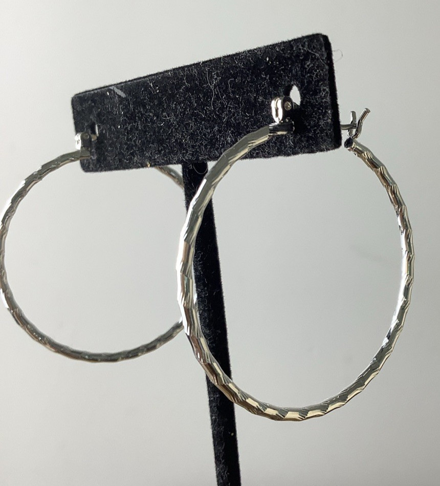 Premier Designs Silver Tone Etched Textured Hoop Earrings 1 1/2″