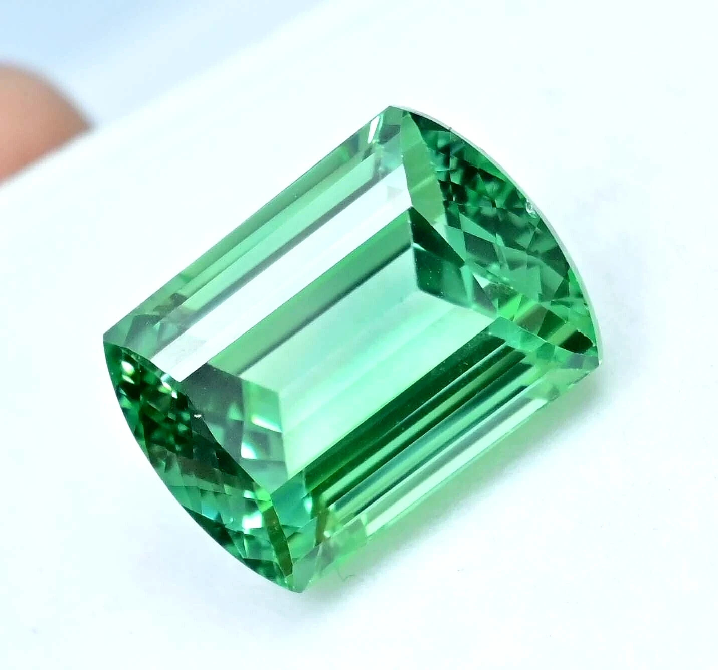 Exquisite 11.25 Ct Natural Light Green Sapphire Cuahion Certified Loose Gemstone