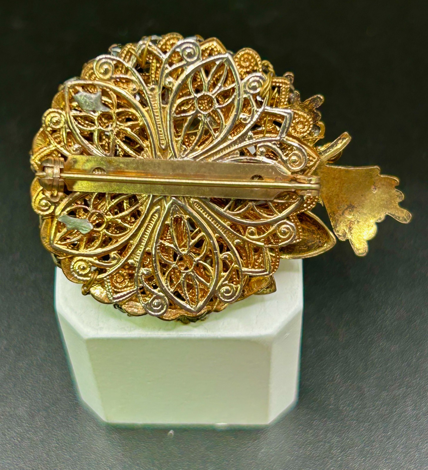 VINTAGE AUSTRIA WEST GERMANY BROOCH GOLD TONE RHINESTONE PEARLS PIN SET NO MARK