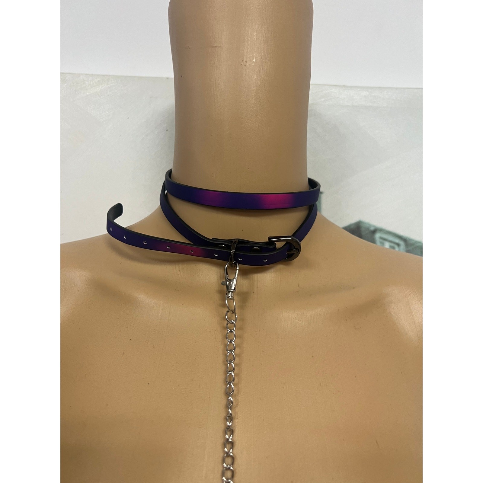 Heat-Sensitive Thermochromic Leather Choker with Leash