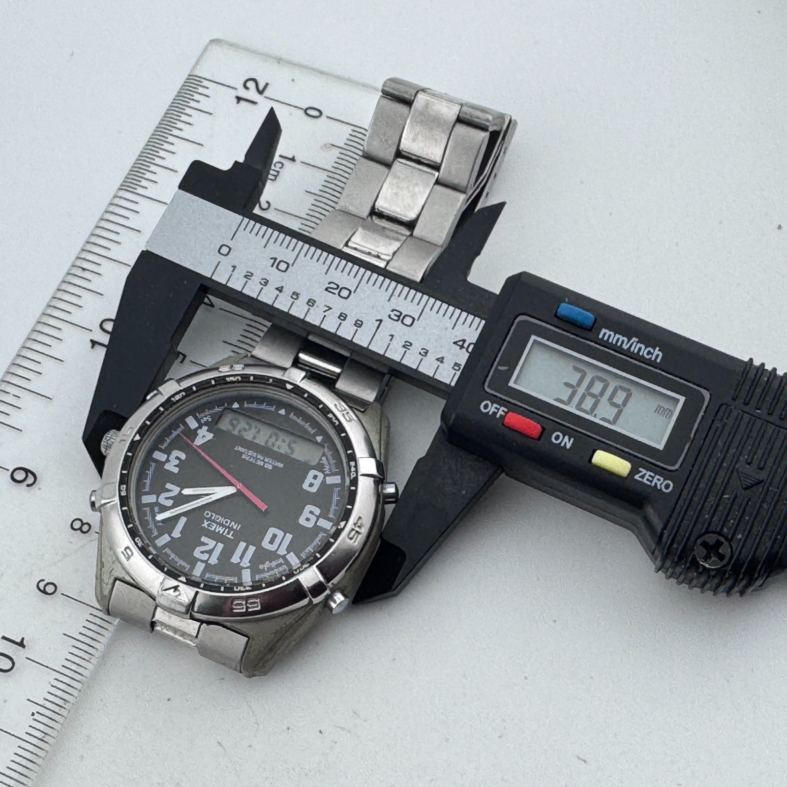Timex Indiglo Quartz Watch Men Fixed Bezel Analog Digital Chrono New Batter 7.5″