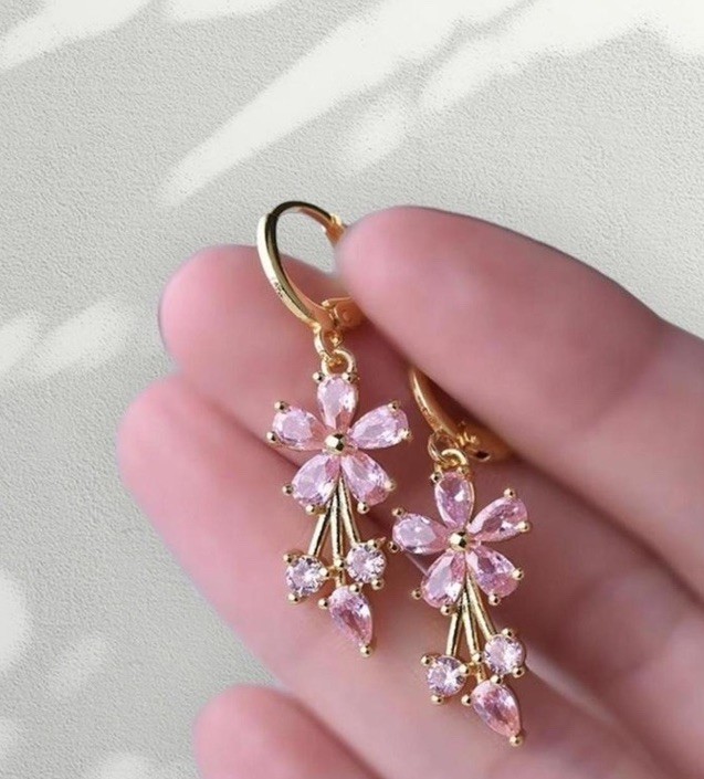 🎀 Romantic Pink Flower Drop Huggie Earrings 🎀