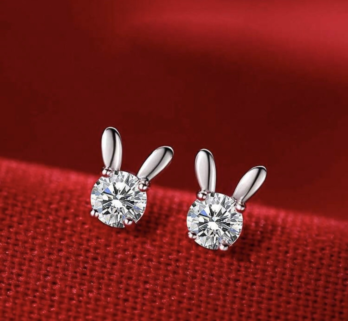Minimalist Luxury Shiny Zirconia Rabbit Ear Cuff Earrings, with gift box 🎁