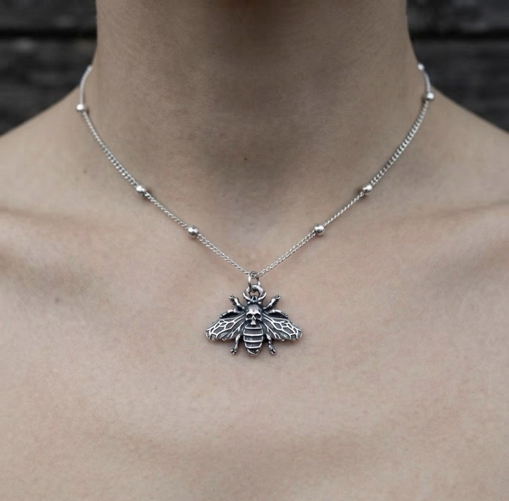 Silver Tone Bee Charm Pendant Necklace Cable Chain Animals & Insects
