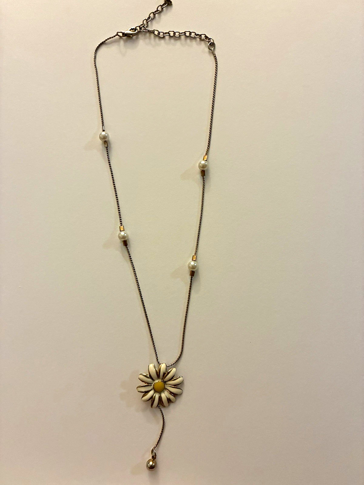 Gold Metal Daisy Flower Charm Pendant Necklace White Faux Pearls Adjustable