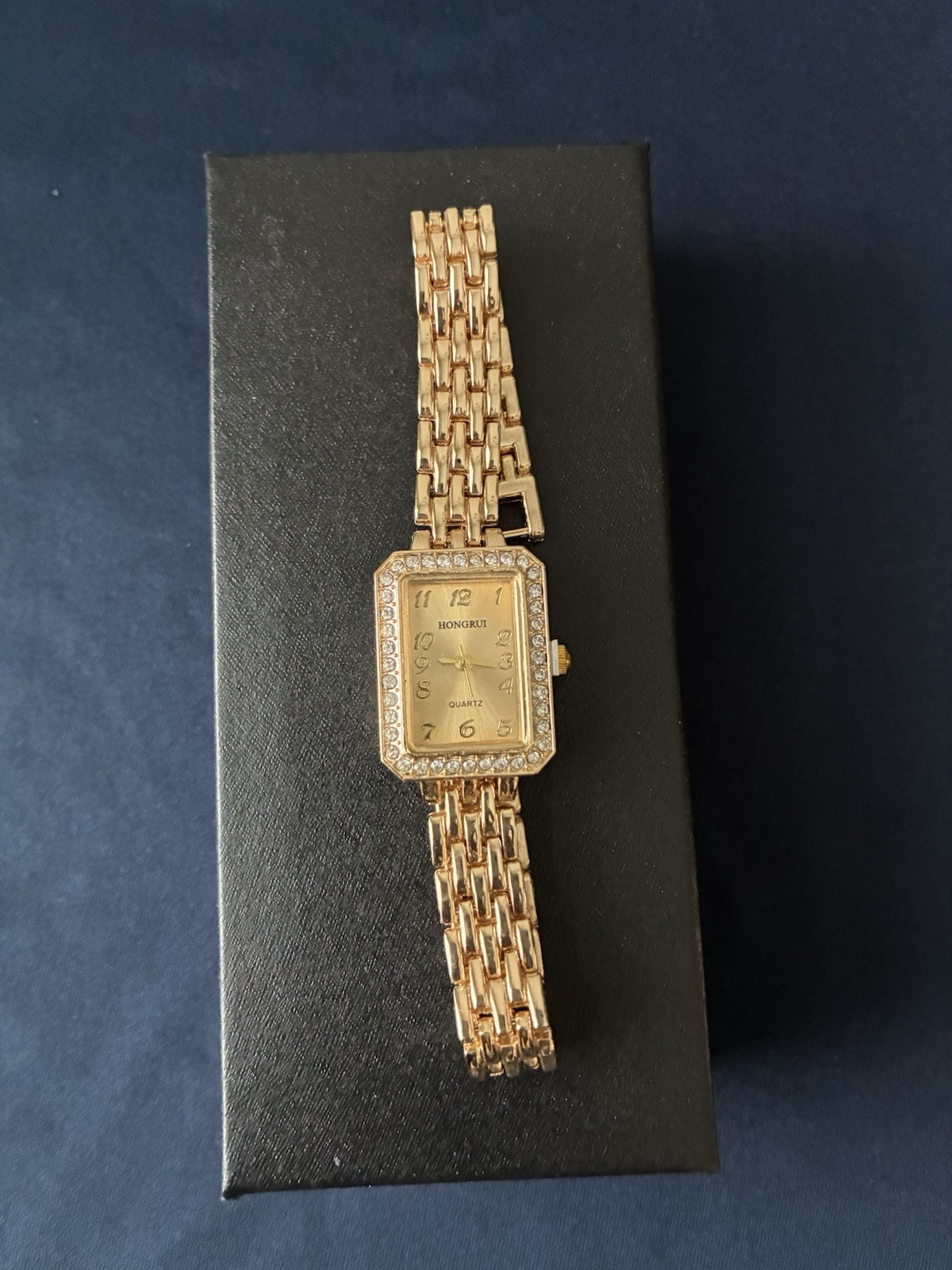 HONGRUI Quartz Women’s Gold Tone Rectangle Analog Watch Bracelet