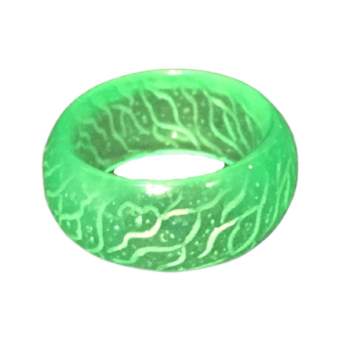 NEW IN PACKAGE Fun Set of Three Size 11 Crackled Resin Ring Band Party Jewelry