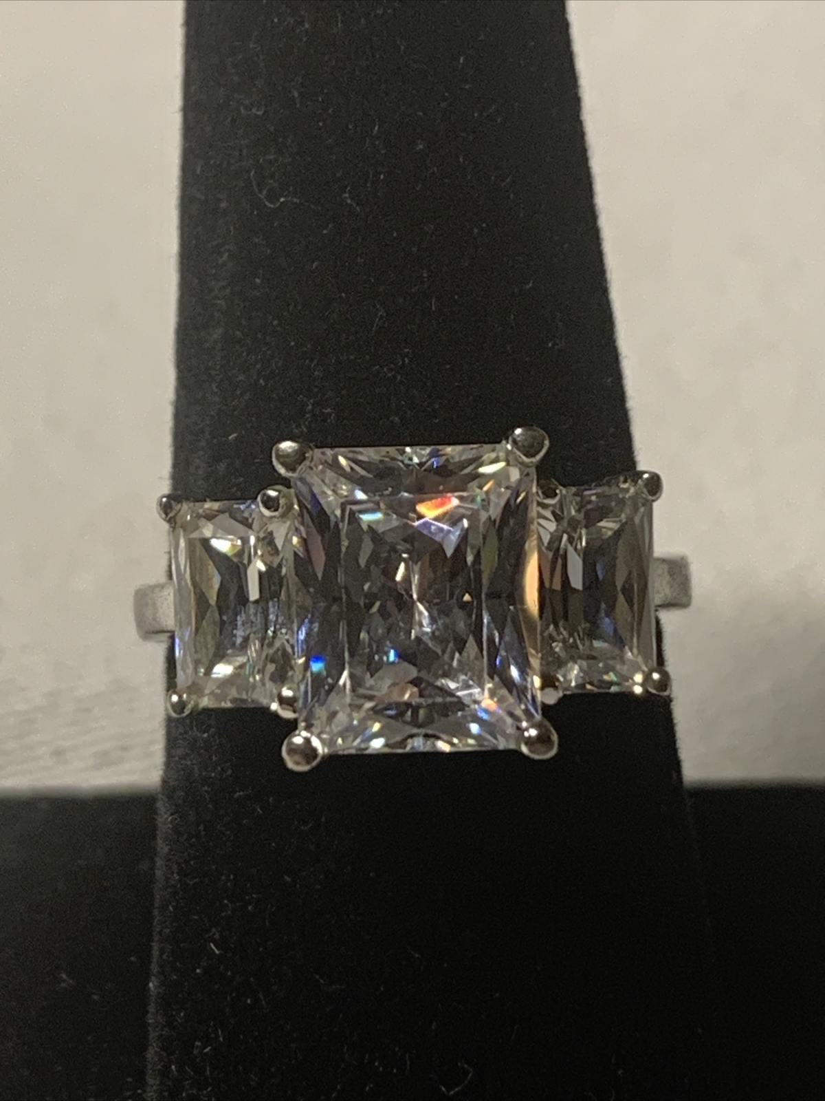 BEAUTIFUL RING ~ Size 7 ~ KOREA 925 STERLING SILVER DQ CZ STONES 🩷💘
