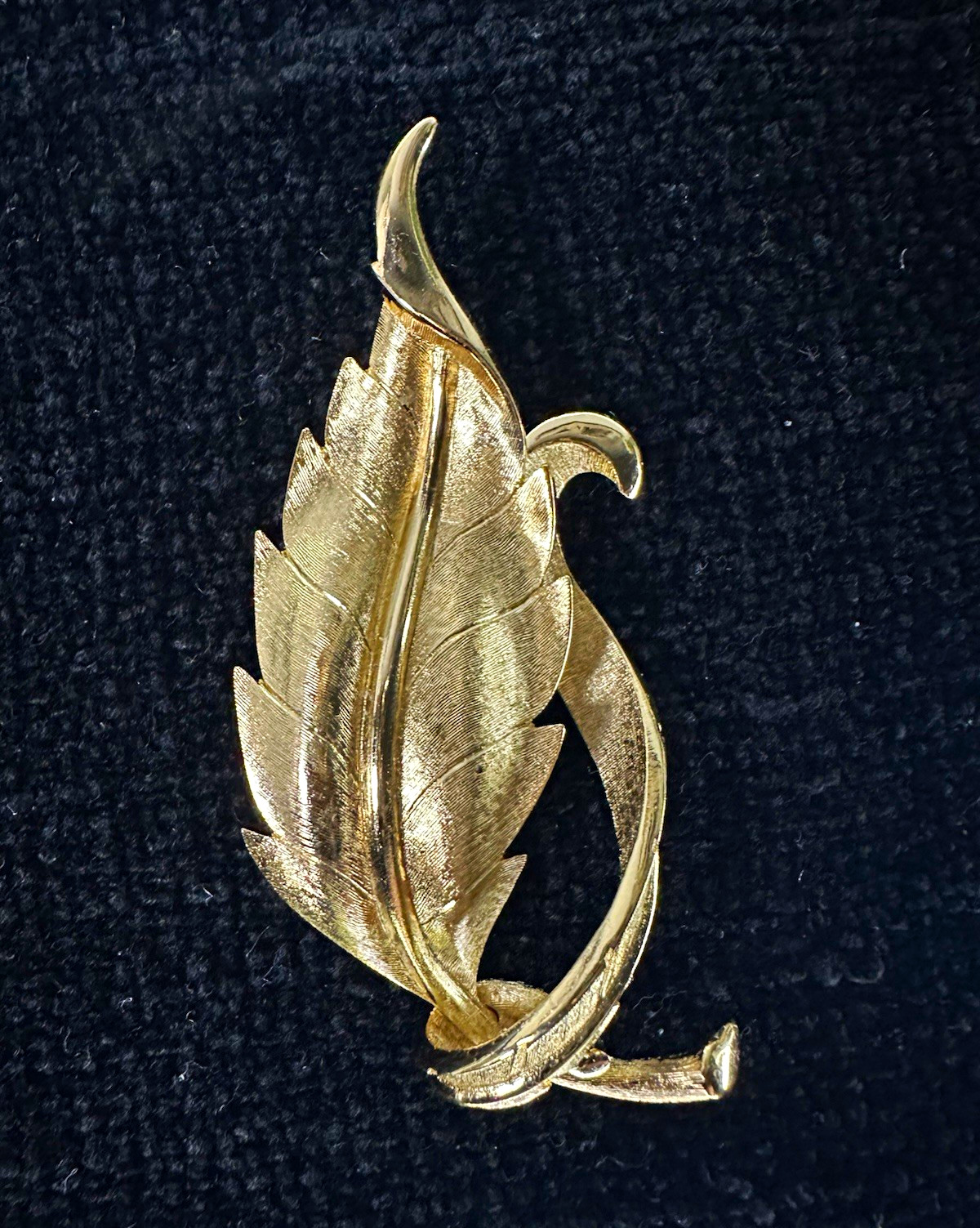 Vintage Monet Signed Gold Tone Leaf Brooch Pin 2.75in Metal Nature No Stones