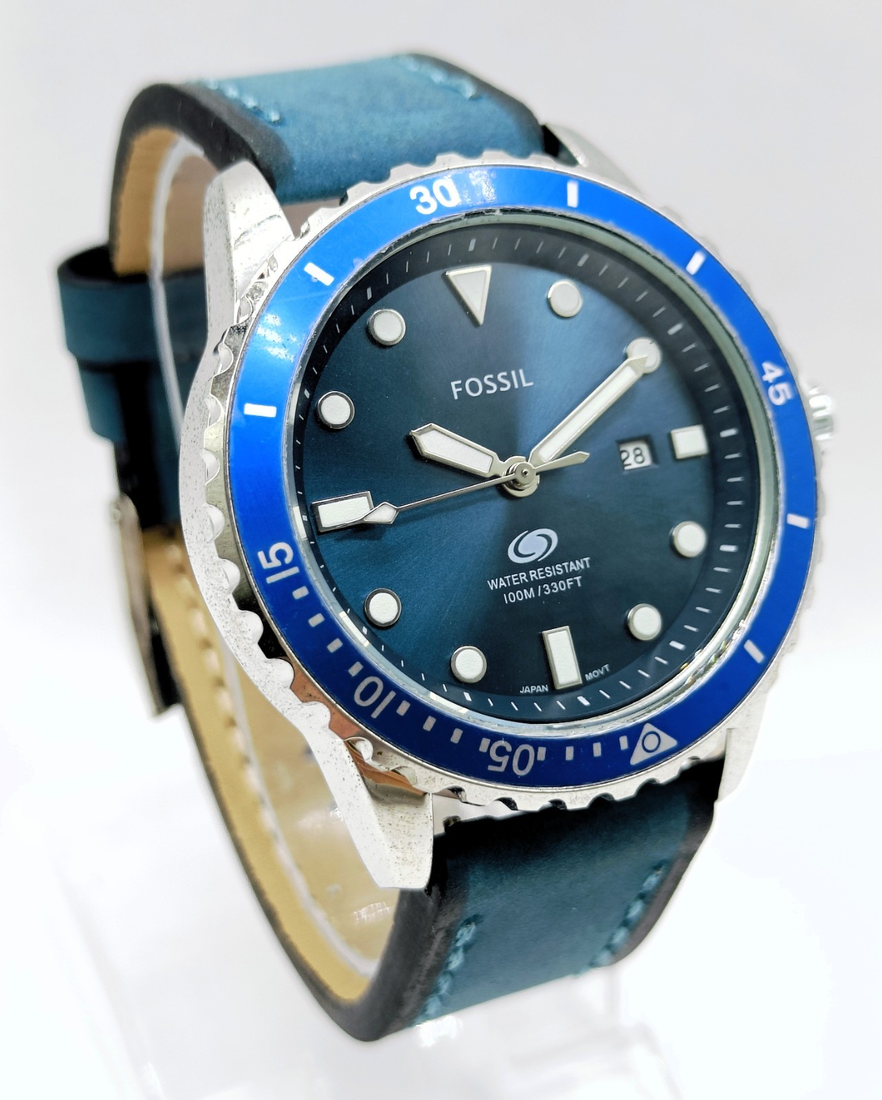 Awesome Fossil Date Indicator Quartz Analog Men’s Wrist Watch
