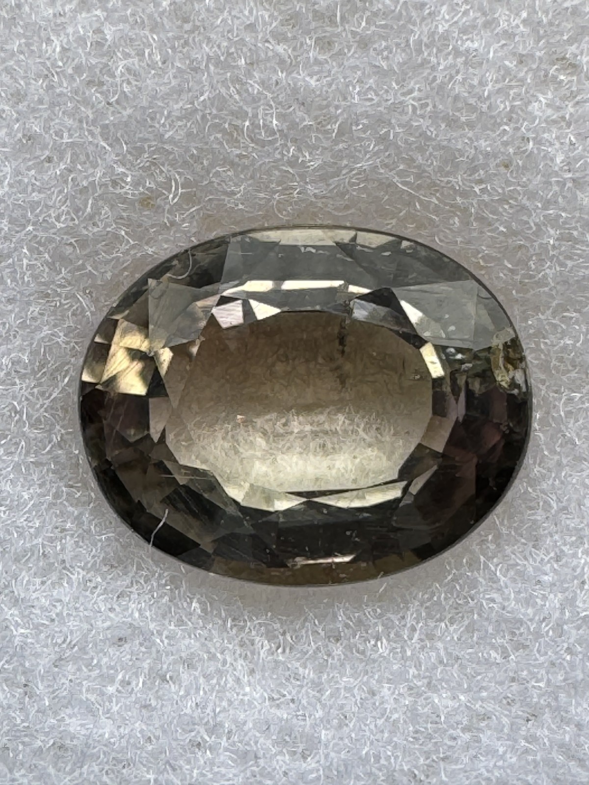 TOURMALINE. Green with Pink Overtone. Oval, VSI. 9.5×7.6 mm, 2.398 Carats.