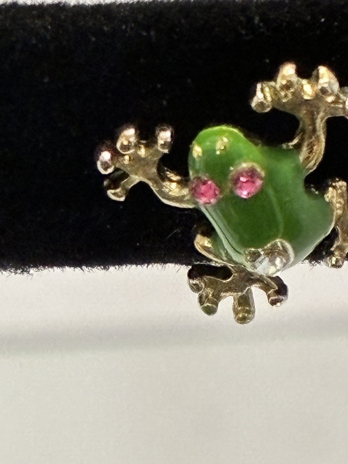 Betsey Johnson Green Enamel Frog Stud Earrings Gold Tone Pink Crystal Critter