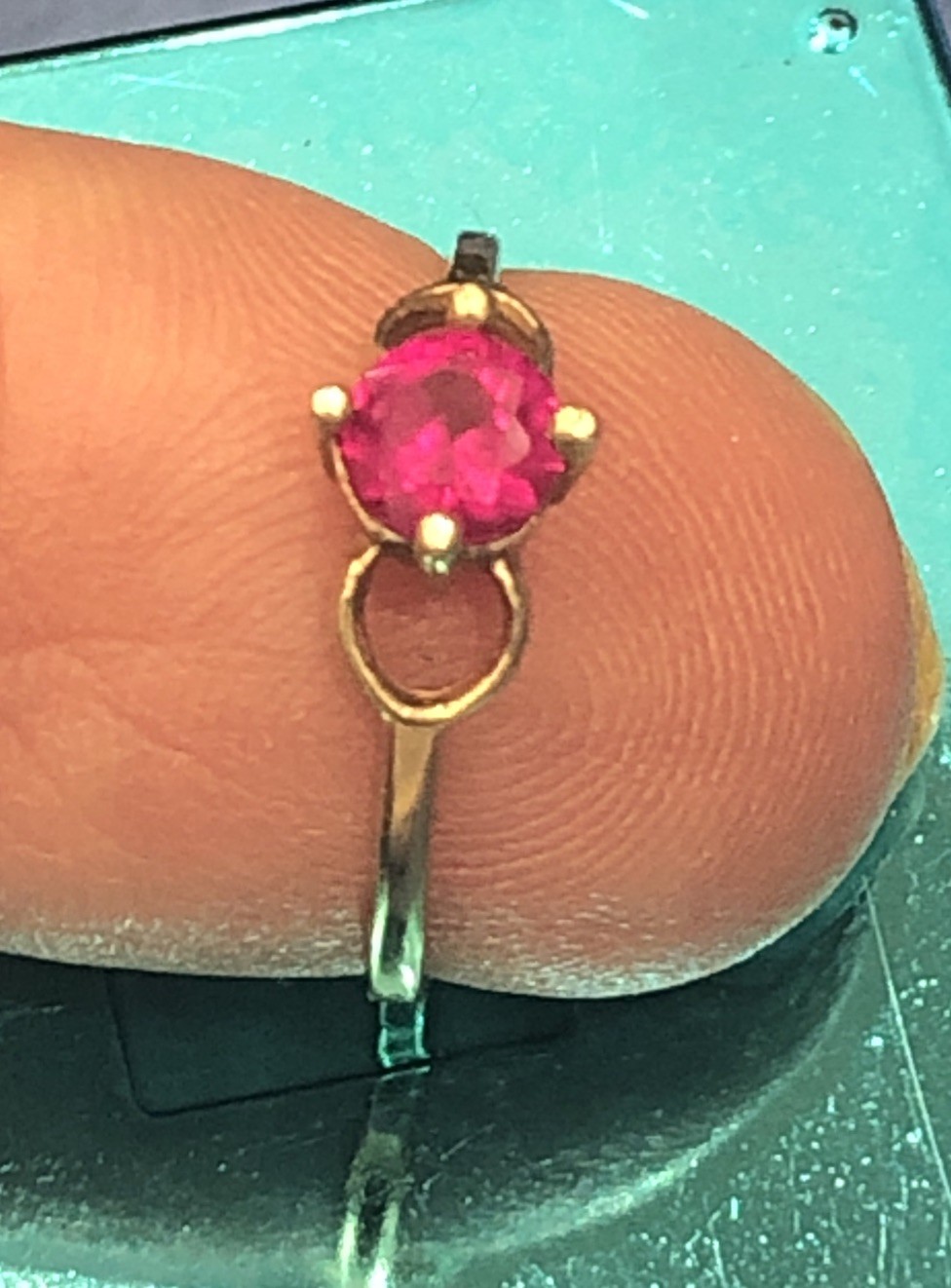 10KT YELLOW GOLD PINKY FINGER DAINTY RING WITH RED GEMSTONE SIZE 3 WEIGHT 0.7g