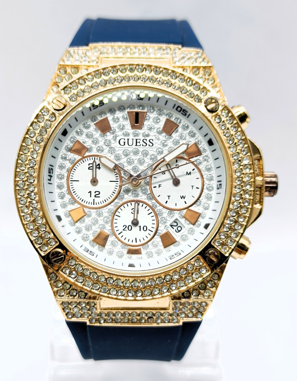 Amazing Guess Chronograph Date Indicator Quartz Analog Men’s Wrist Watch