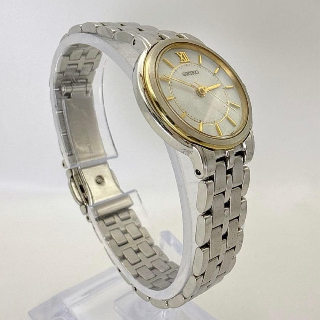 Working condition Seiko ladies’ watch, light blue dial, two-tone silver.