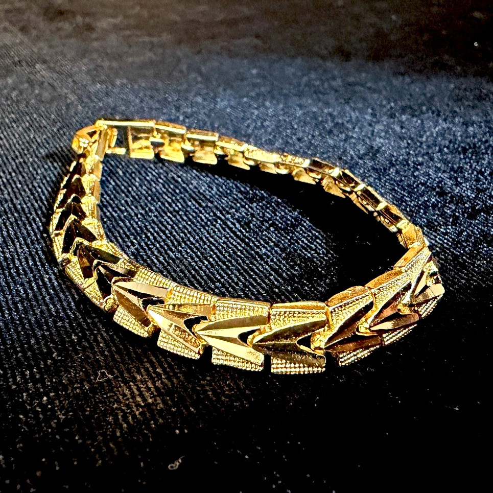 14K Gold Filled Chevron Diamond Cut Chain Link Bracelet 7in 8MM Metal Box Clasp