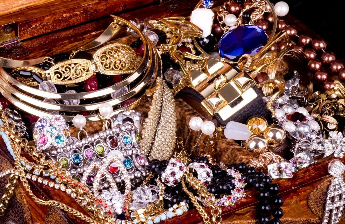 5 + Lb Pounds Unsorted Jewelry Making Craft Lot W/ Wearable Resell Mixed In Junk