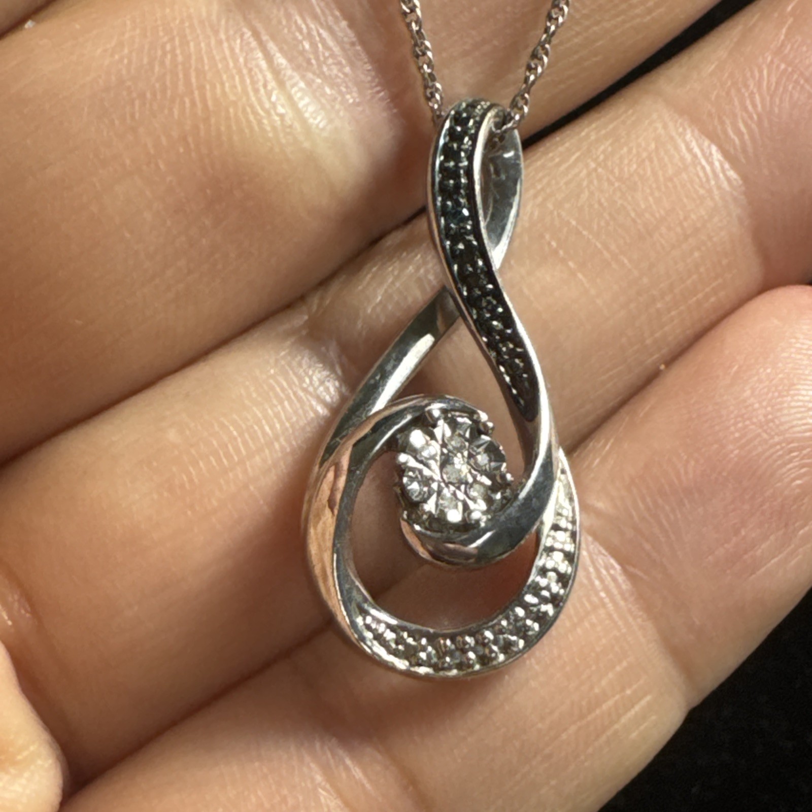 Sterling silver Sparkly Infinity Pendant Necklace Love Elegant Beauty Shiny Read
