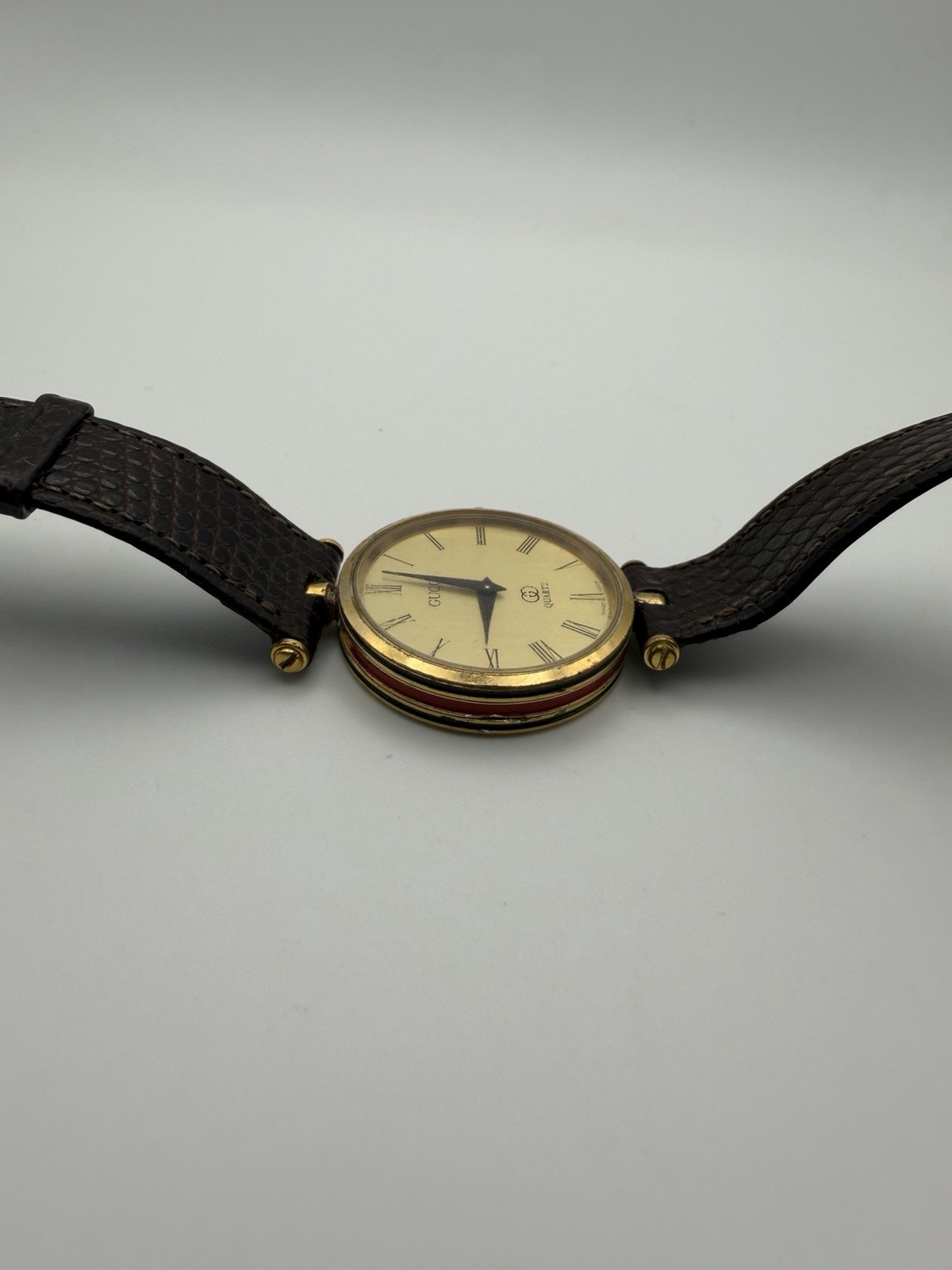 Vintage Gucci 2000M Series Quartz Swiss Made Leather Band