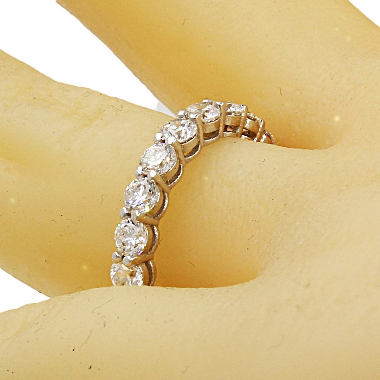 4.00 CT Round Shape Natural Diamond Eternity Band – 14K White Gold / AVG 0.20 ct