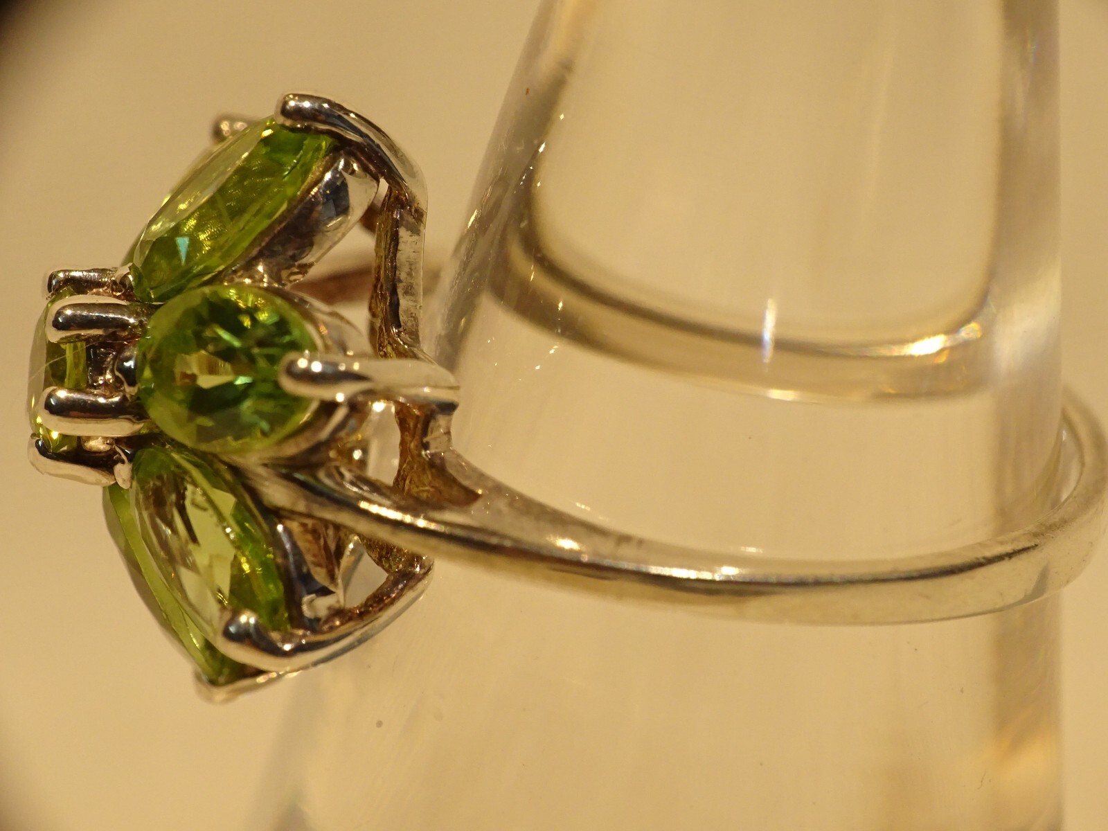 Very Nice Sterling Silver Light Green Tourmaline Classic Flower Size 6 Ring