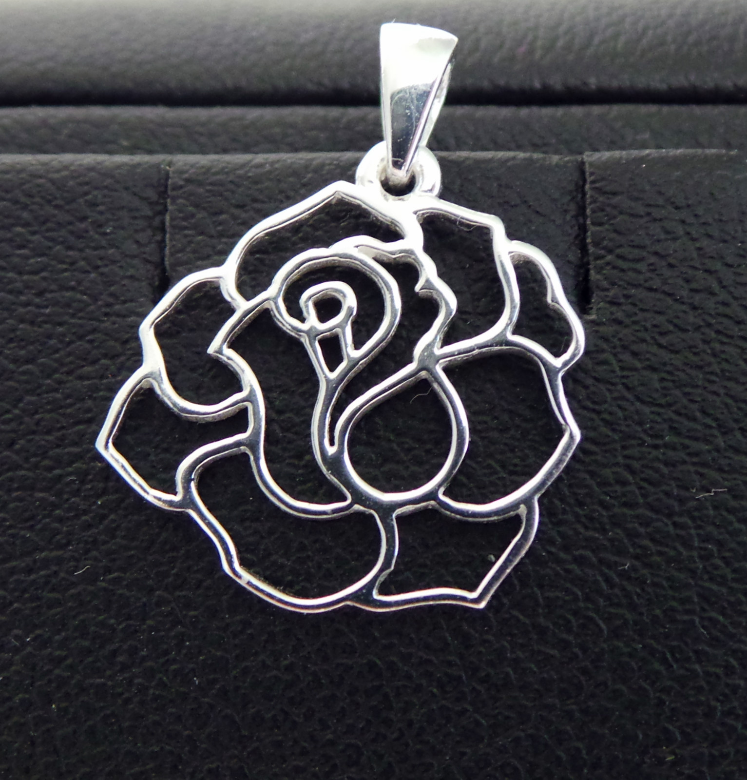 0.65g Tiny Solid 925 Sterling Silver Rose Flower Outline Pendant 16x15mm / 0.63″