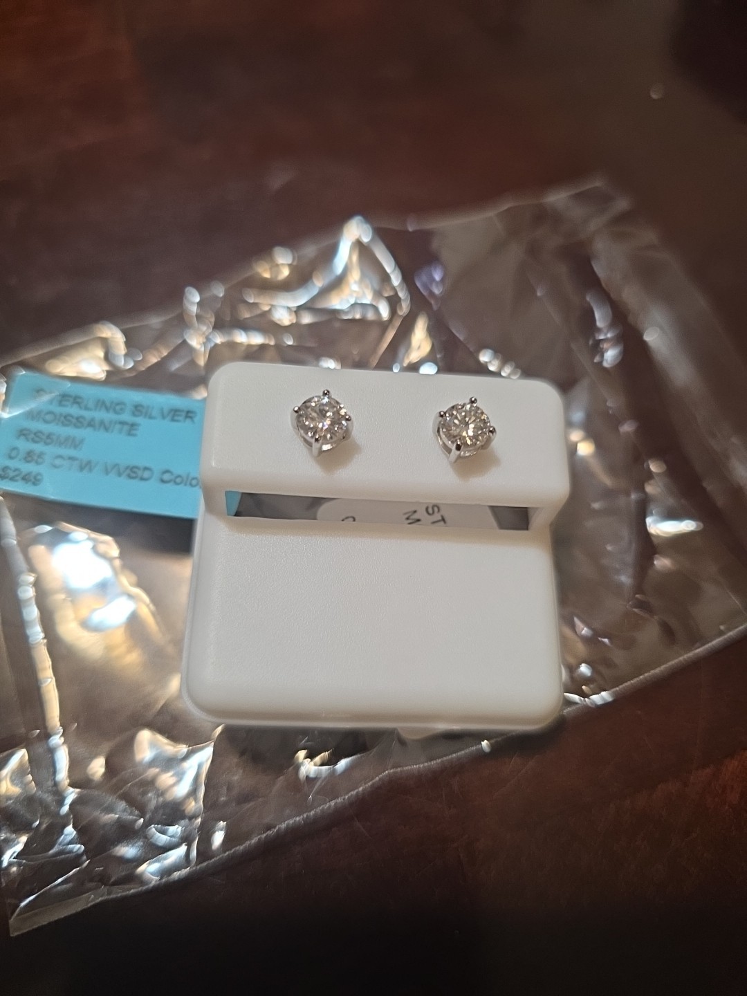 Earings Stud Moissanite RS5MM 0.85 CYW VVSD Color