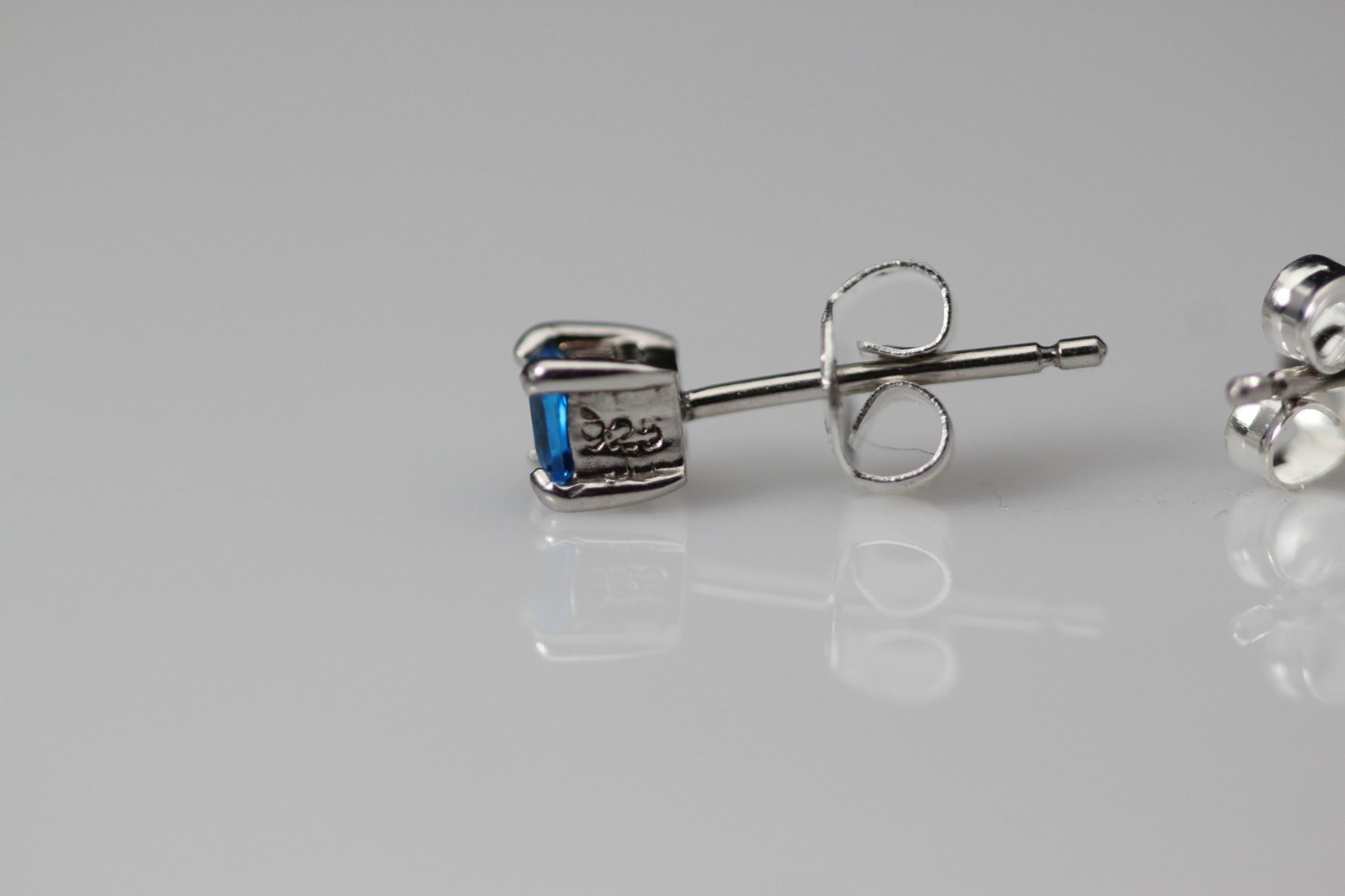 925 Sterling Silver Square Blue Stone Stud Earrings 0.5 Grams (EAR5283)