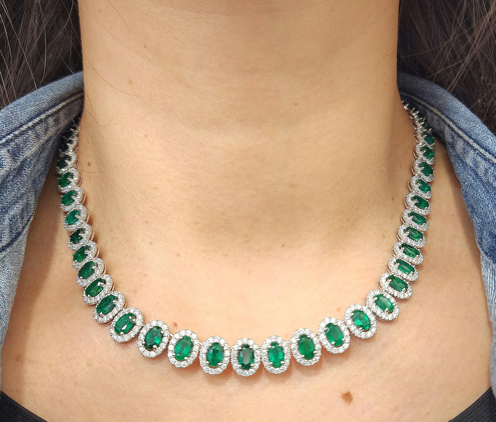 33.76 ct Natural Emerald Diamond Necklace Platinum