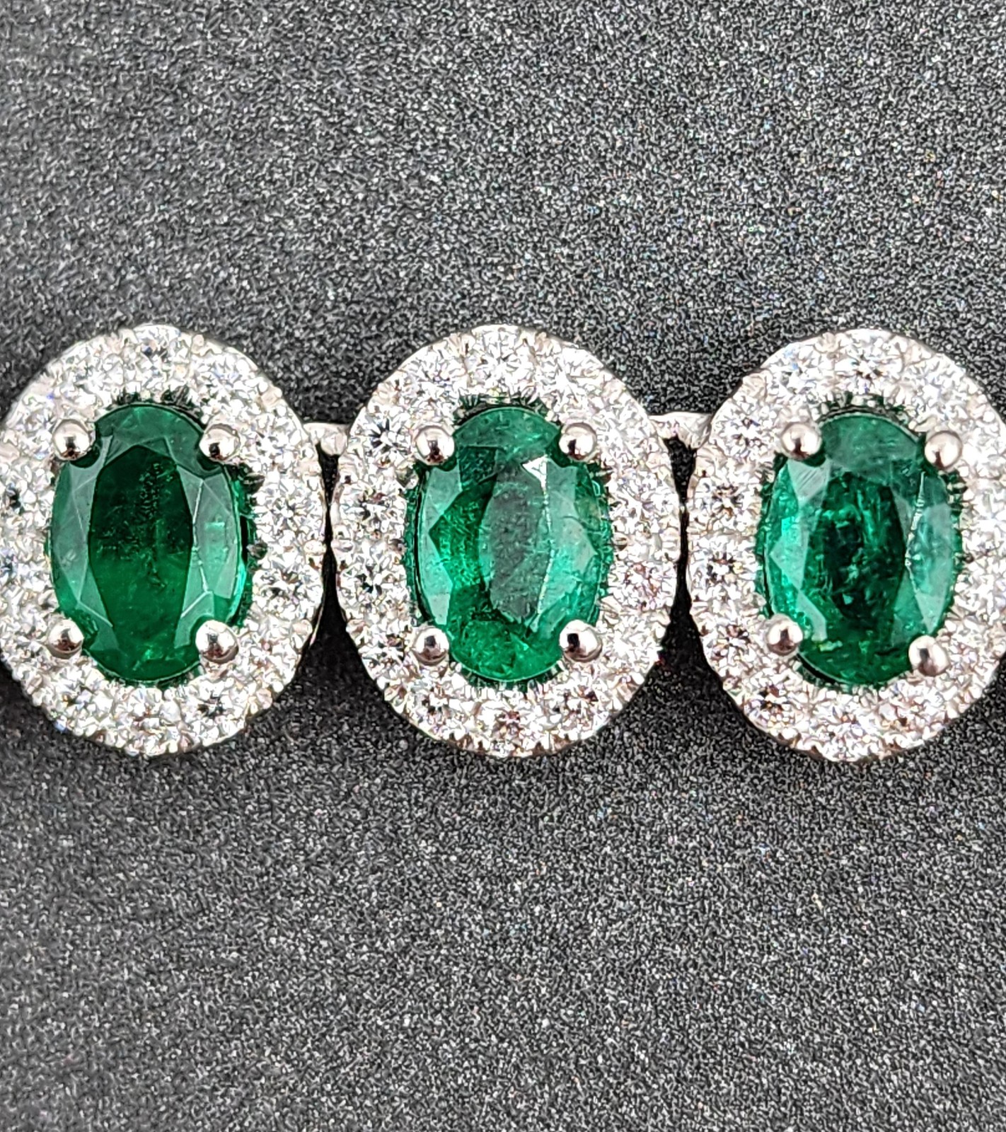 33.76 ct Natural Emerald Diamond Necklace Platinum