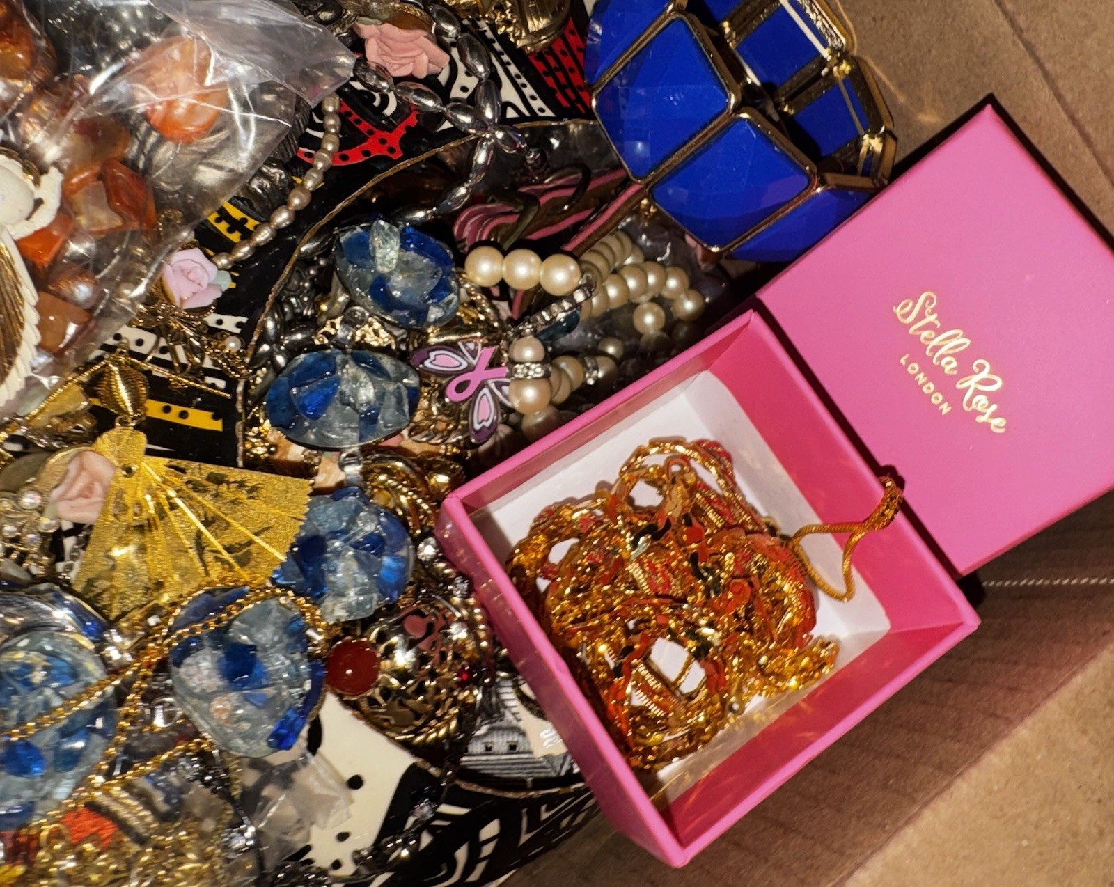21+ Lbs Junk Drawer Goldtone Wear Craft Repair Unknown Vtg Mod Jewelry Lot DAUS+