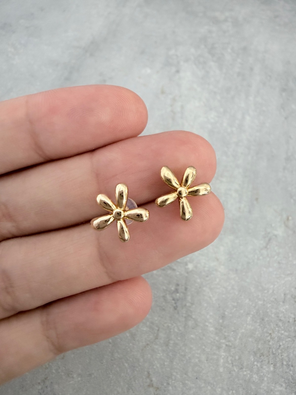 18ct Yellow Gold Lucky Daisy Flower Stud Earrings 10mm Hallmarked AU750 Pair