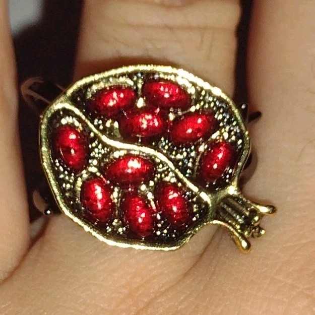 Red Crystal Cluster ring Black & Gold Tone Metal Size 7