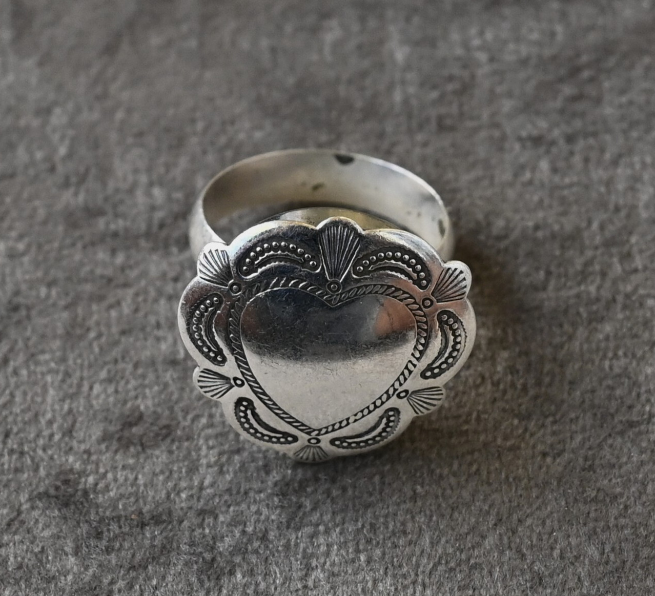 Unique Navajo Button Cover Ring by Davin Benally Sterling Silver 5.8 grams