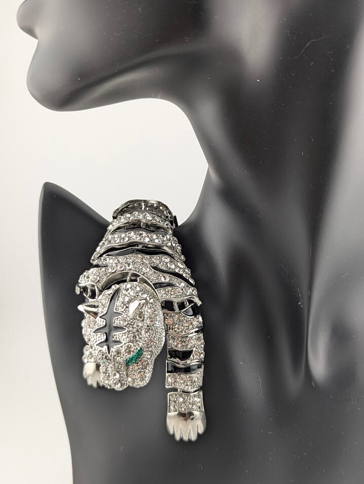 HUGE DRAPING WHITE TIGER SHOULDER BROOCH crystal enamel silvertone panther 7Z