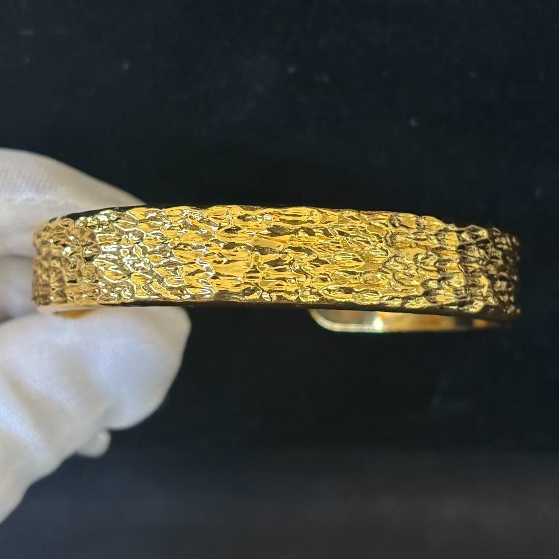 Vintage Cuff Bracelet Bangle Gold-plated (NOT SURE) No mark, 8 inch (adjustable)