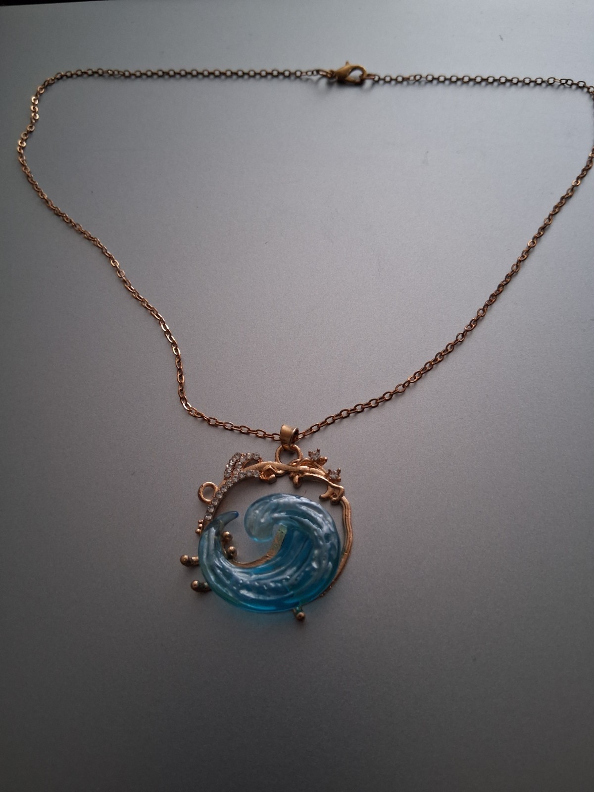 Gold Tone Cable Chain Necklace Round Ocean Charm Pendant Blue Swirl