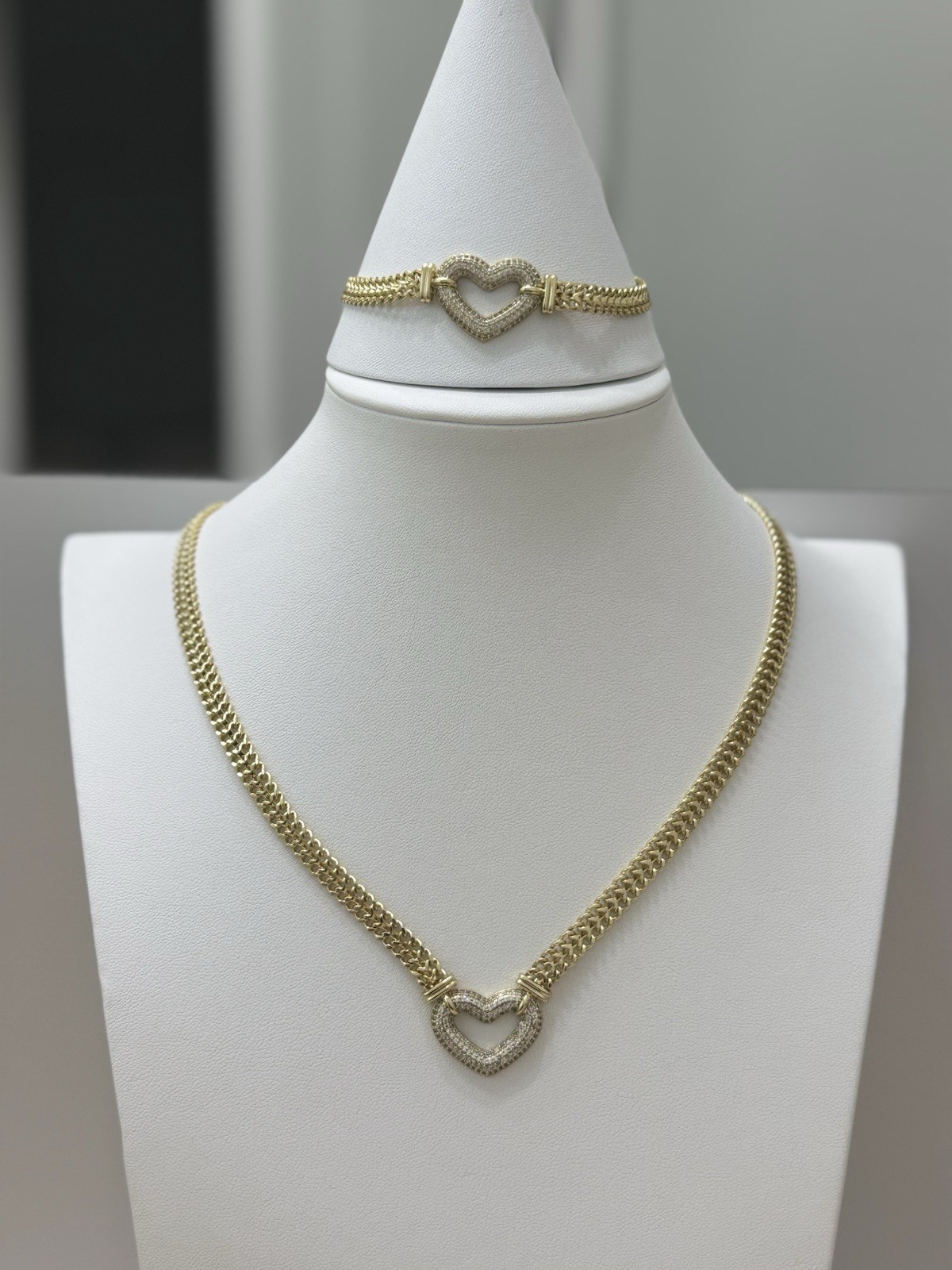 Choker Set 18in bracelet 7,8,9 in extension high quality laminated 14k