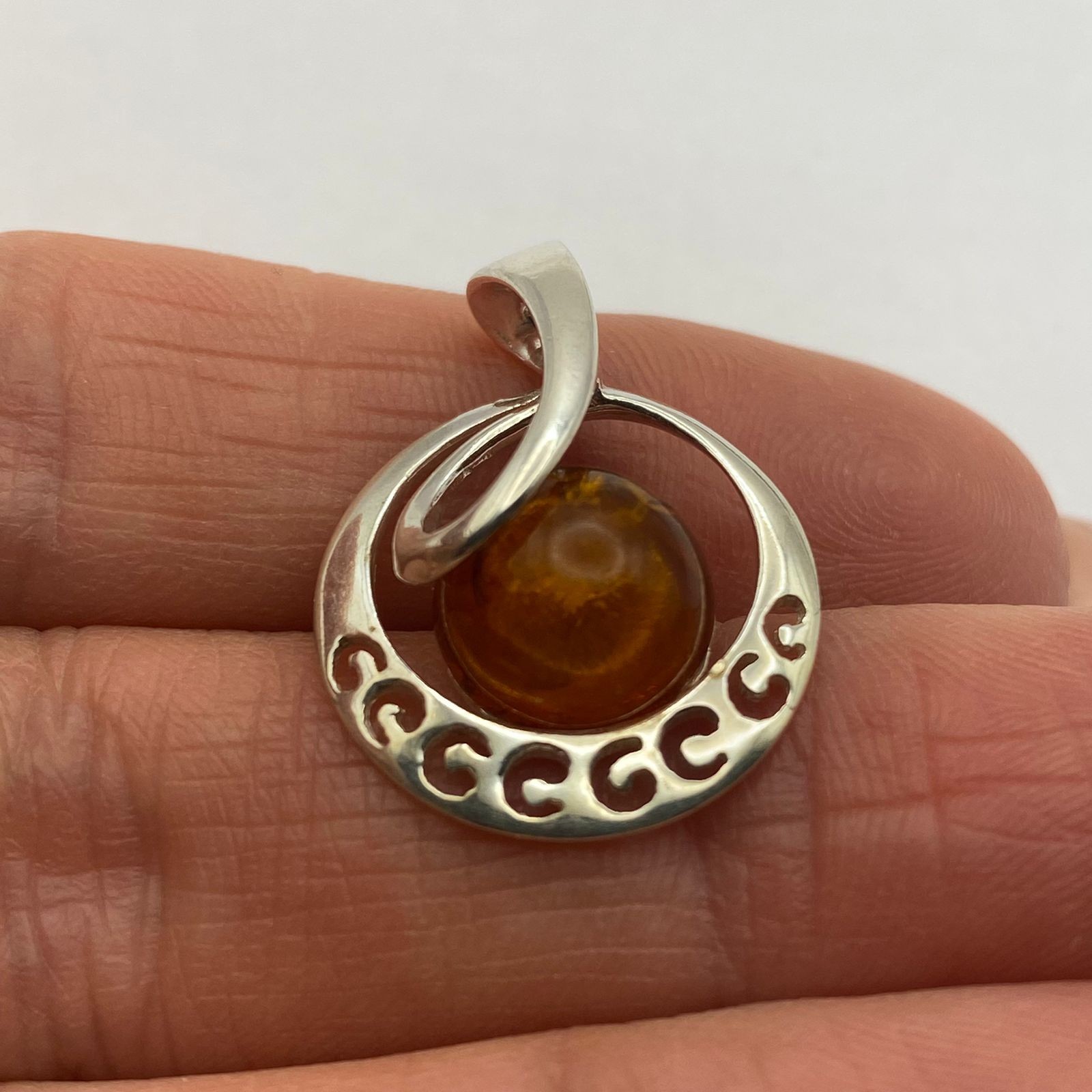 Vintage 925 Sterling Silver Amber Pendant Modern Design 2.2g