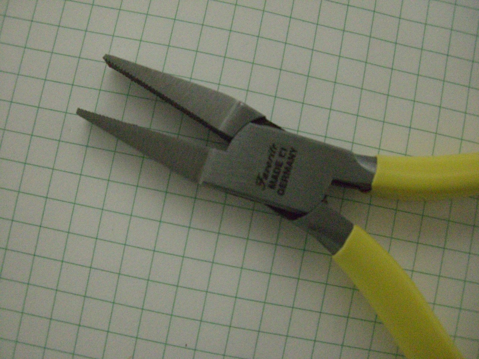 JEWELERS PRECISION FLAT NOSE PLIER SERRATED JAWS 5″ LONG MADE IN GERMANY