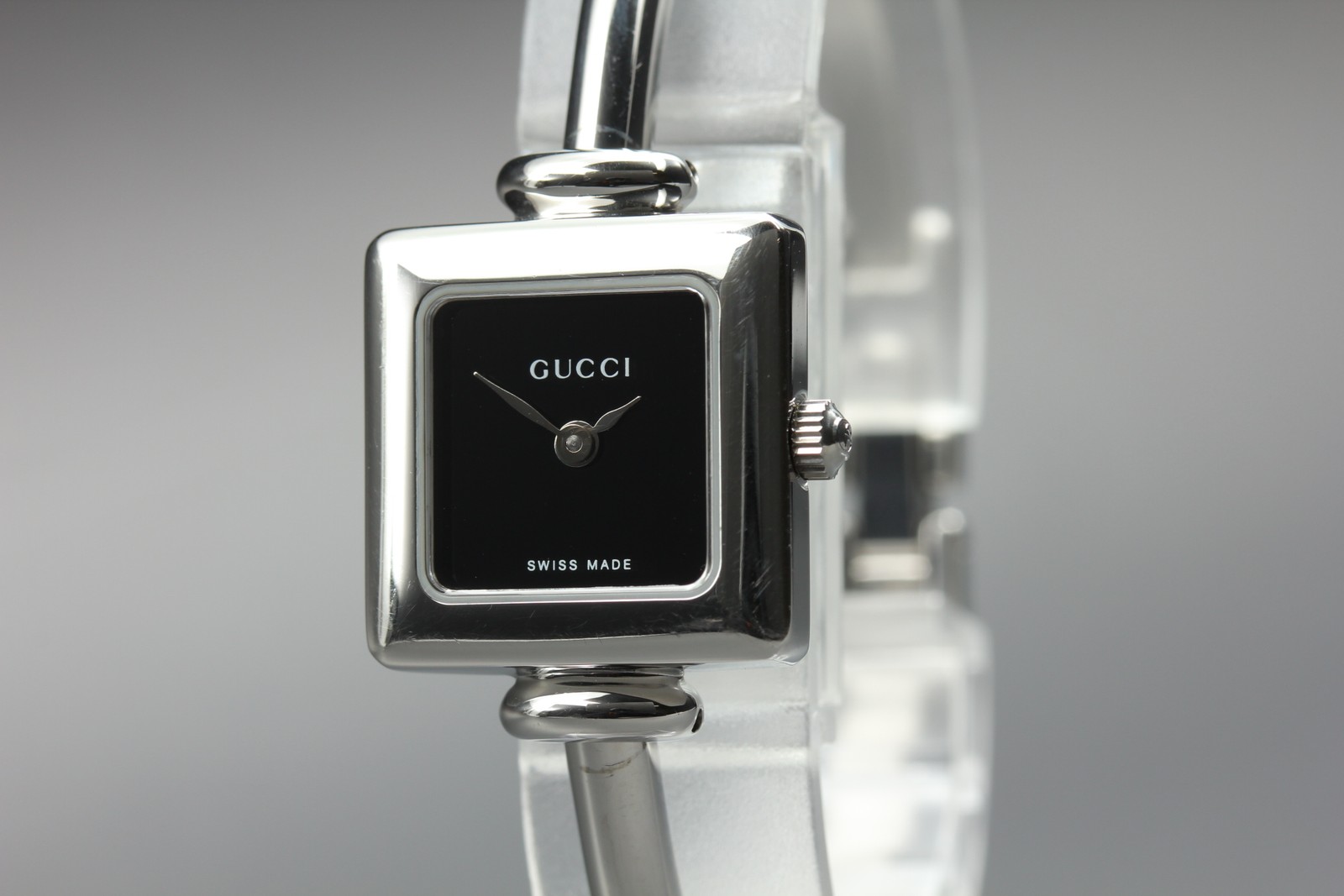 [Near MINT] Vintage Gucci 1900L 20mm Black Silver Bangle Quartz Women’s Watch