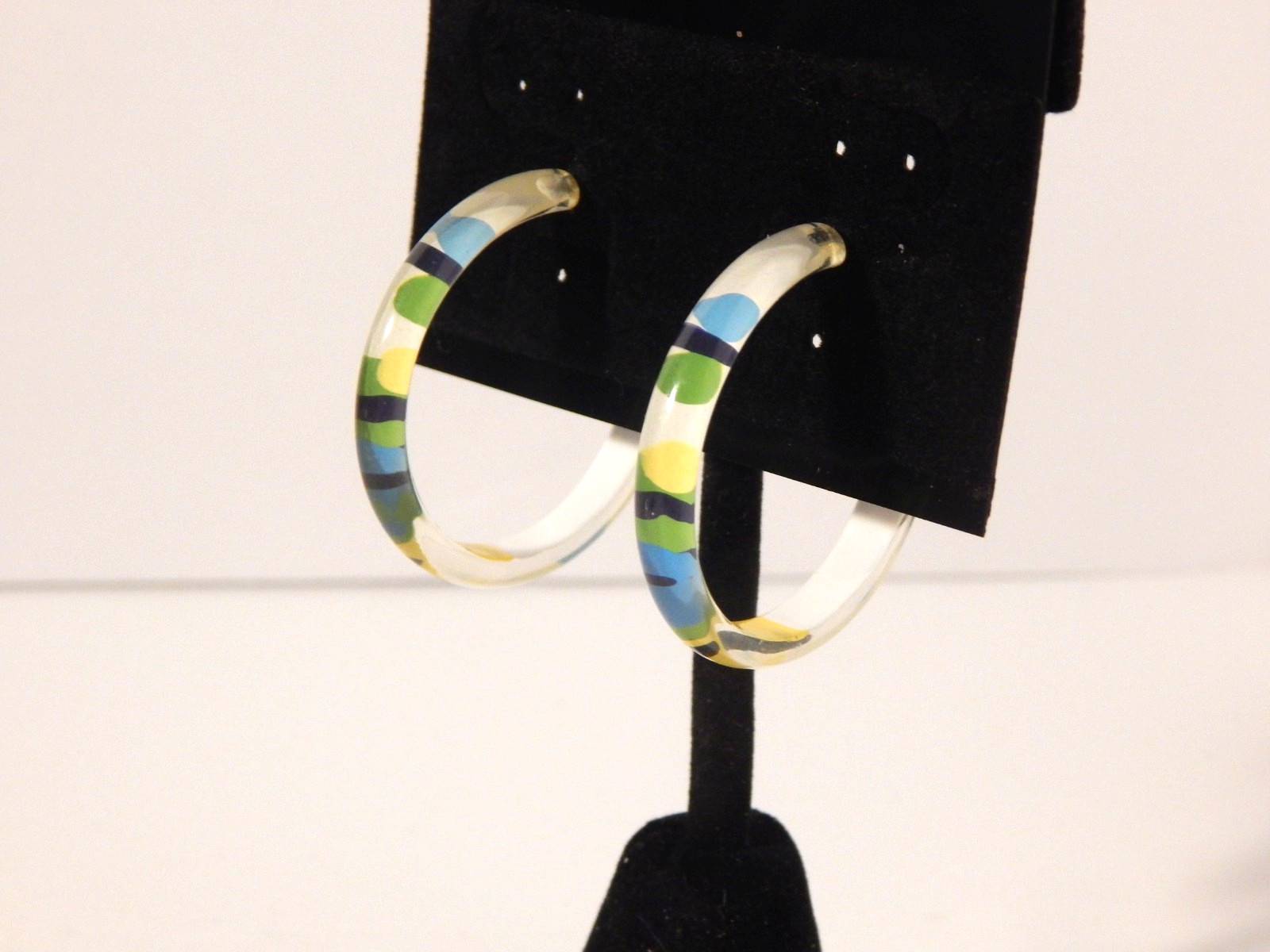 Vtg Retro Lucite Acrylic Geometric Print Hoop Earrings Multicolor Unique 1.5″ D