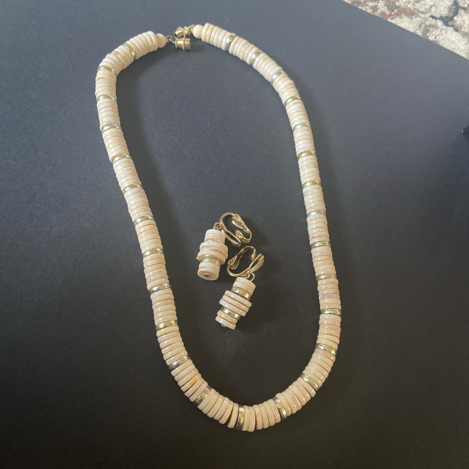 70’s Beige Puka Shell Beaded Choker Necklace Barrel Clasp With Clip Earrings