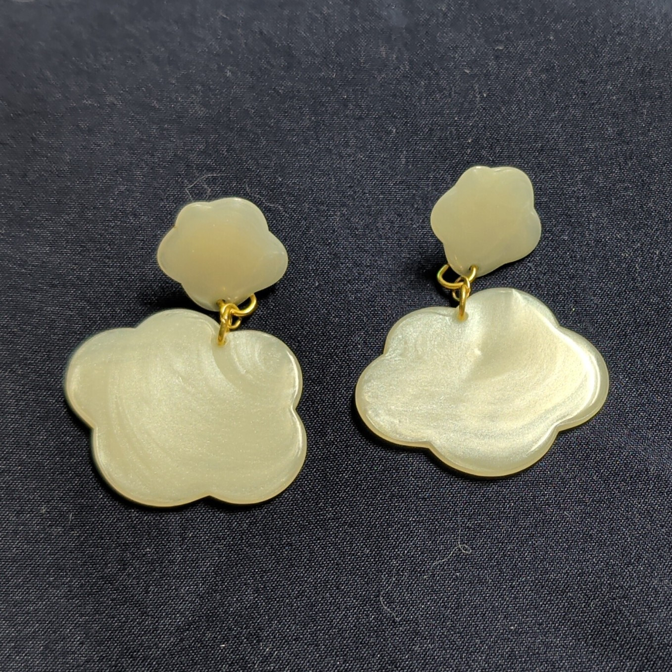 Vintage White Pearlescent Cloud Drop Earring Acrylic Resin Dangle Retro Puff