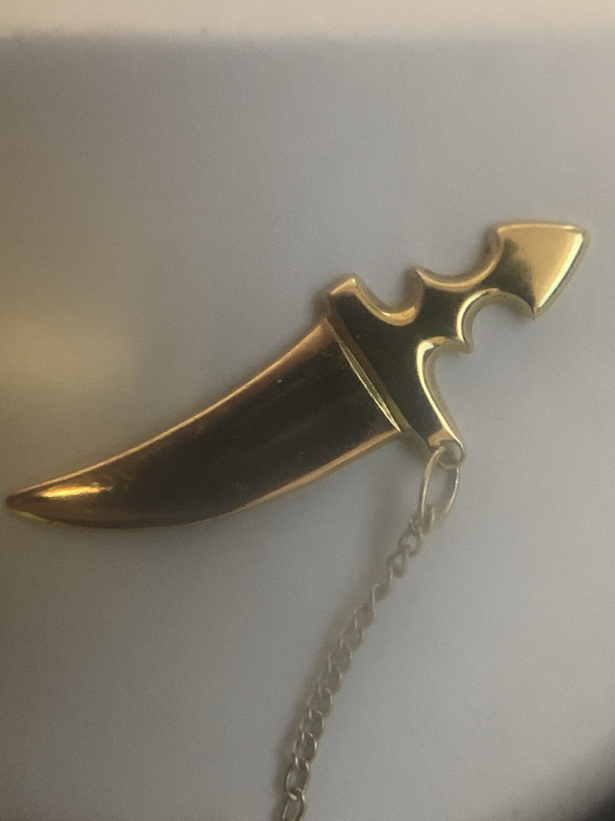 UNOAERRE 18 K Gold DAGGER NECKLACE with Gold Chain