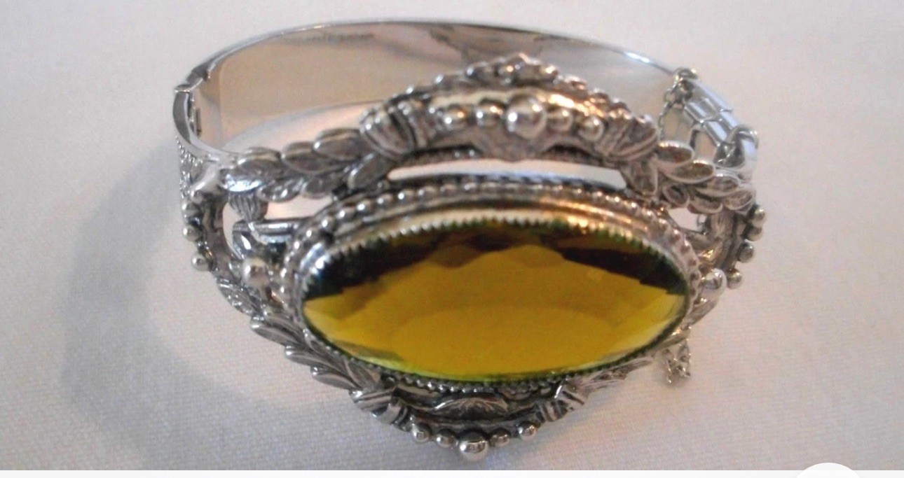 Whiting & Davis Bracelet Clear Very light Olive Green Oval Faceted Glass (AHB