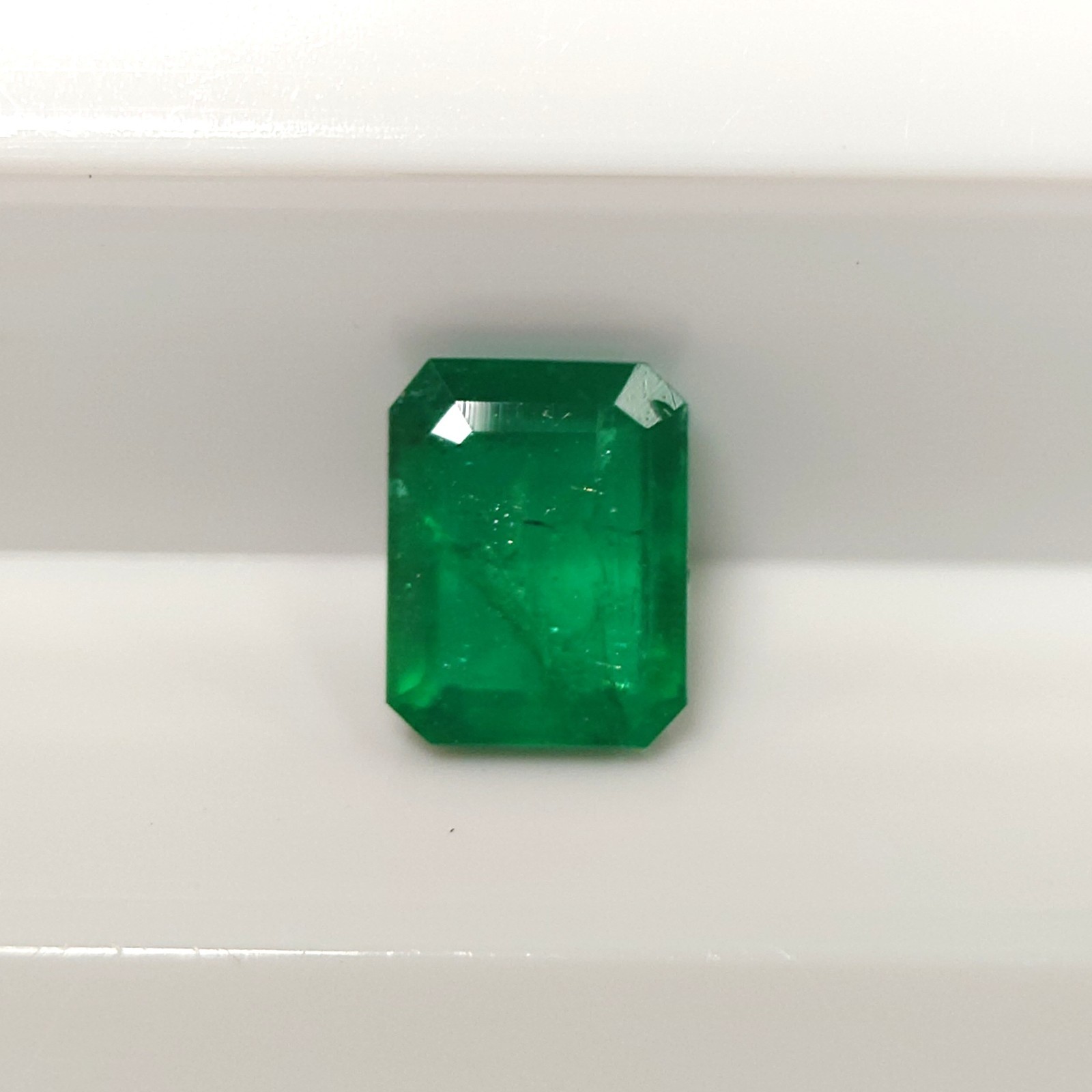 Natural Emerald 0.30 ct, approx. 4.5mm x 3.5mm x 1.8mm, Jewelry Removal e0018