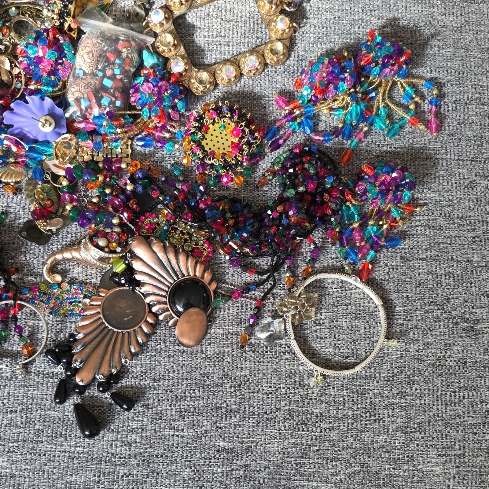 2lbs Crafting Jewelry Mixed Lot 50+pc Earrings Bracelets Rings Brooches