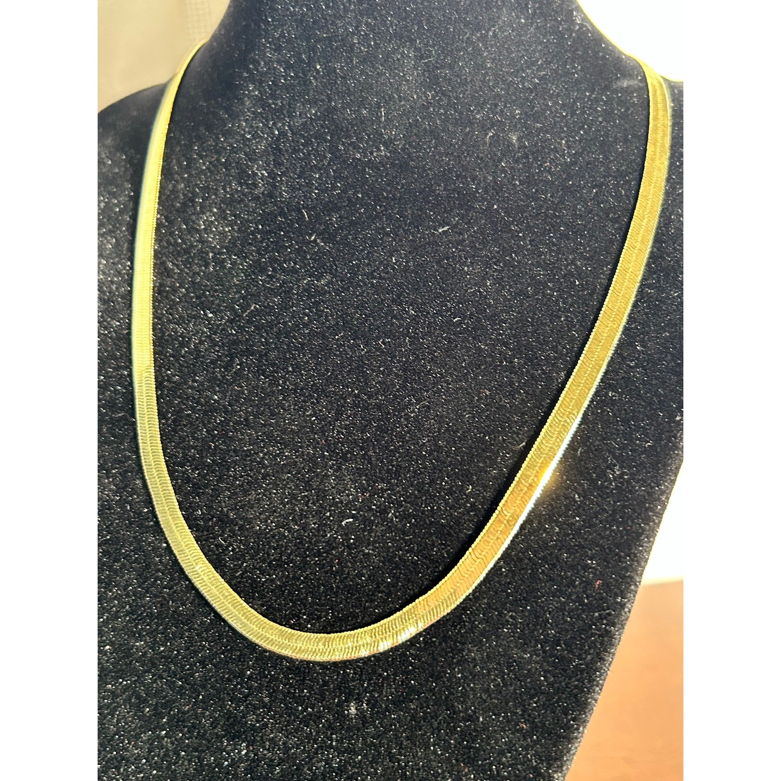 Vintage American Showcase Gold Tone Herringbone Chain Necklace 18 Inch
