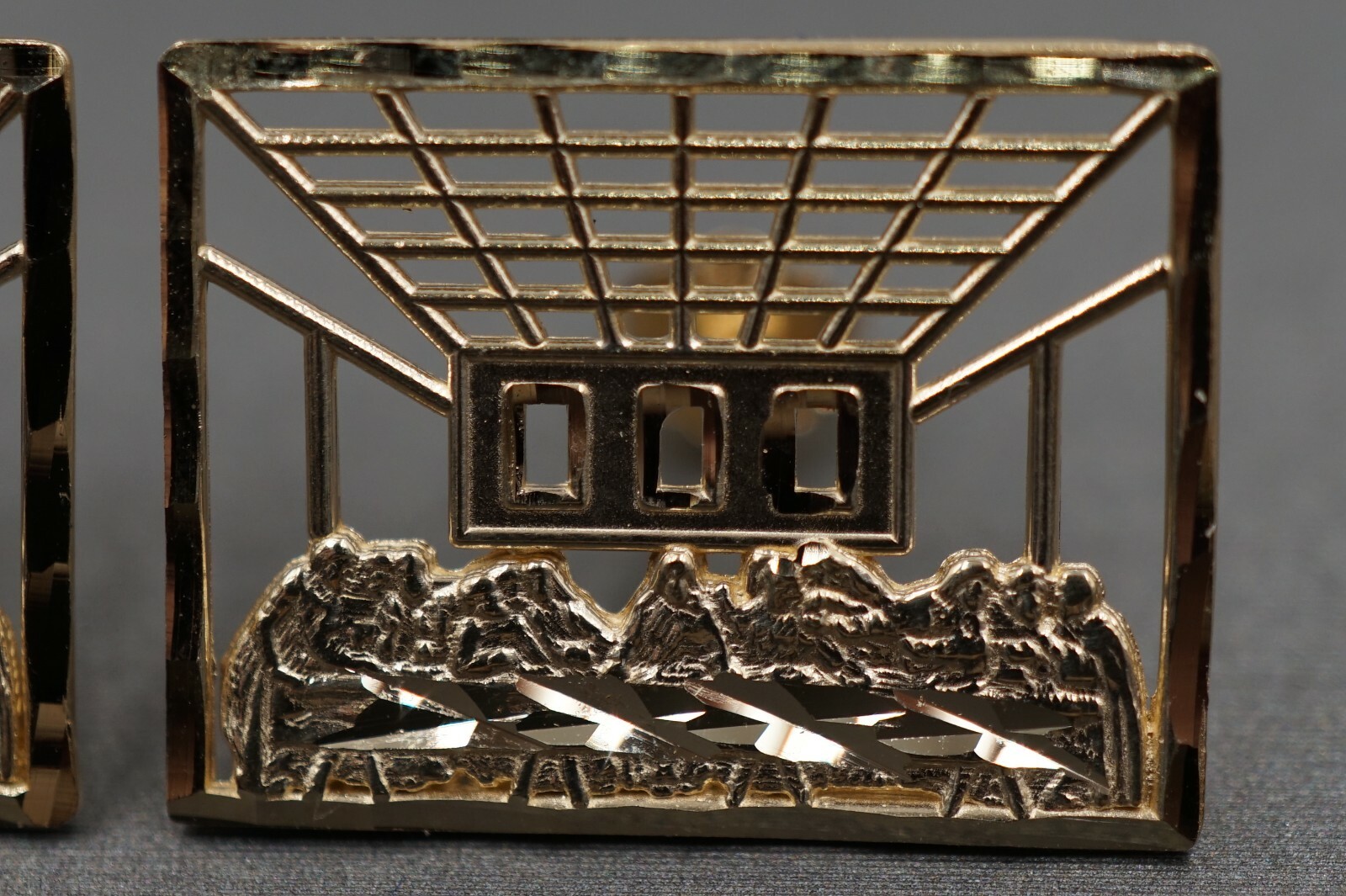 10K Solid Yellow Gold 0.8″ Diamond Cut Square Last Supper Stud Earrings.